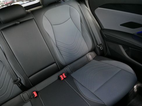 Certified 2025 Volkswagen Tiguan SE R-Line AWD/4WD image 14
