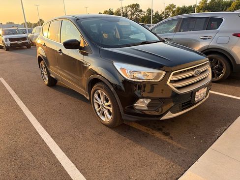 Used 2017 Ford Escape SE AWD/4WD image 2