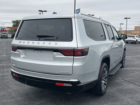 Used 2024 Jeep Wagoneer L Series II w/ Flexible Seating Group AWD/4WD image 19