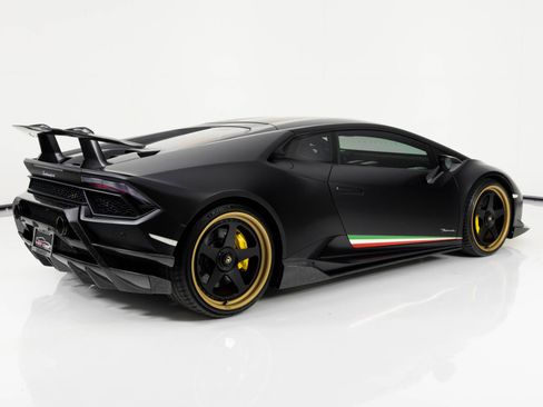 Used 2018 Lamborghini Huracan Performante image 3