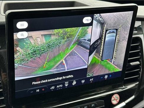 Used 2023 Ford Transit 350 XLT image 18