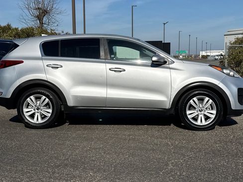 Used 2018 Kia Sportage LX FWD image 3