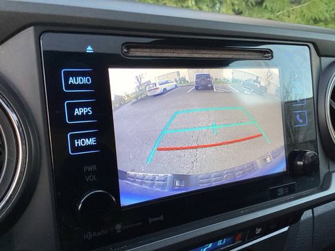 Used 2017 Toyota Tacoma TRD Off-Road image 15