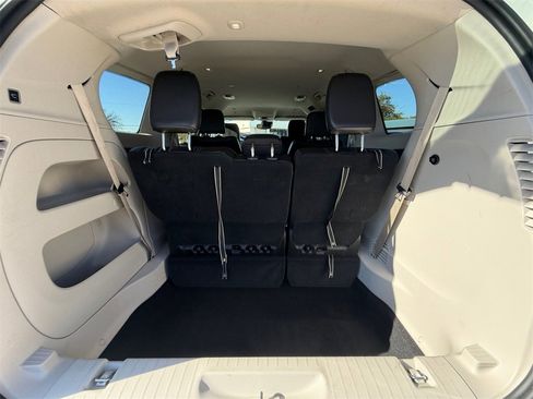 Used 2023 Chrysler Pacifica Touring-L image 19