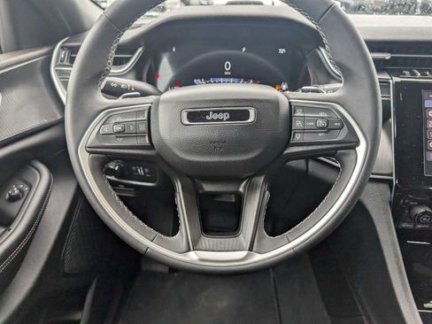 Used 2024 Jeep Grand Cherokee Laredo X AWD/4WD image 18