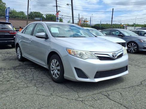 Used 2014 Toyota Camry LE FWD image 1