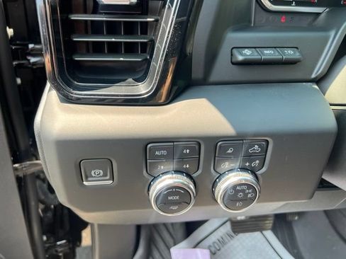 Used 2023 GMC Sierra 1500 AT4 w/ AT4 Premium Package AWD/4WD image 25