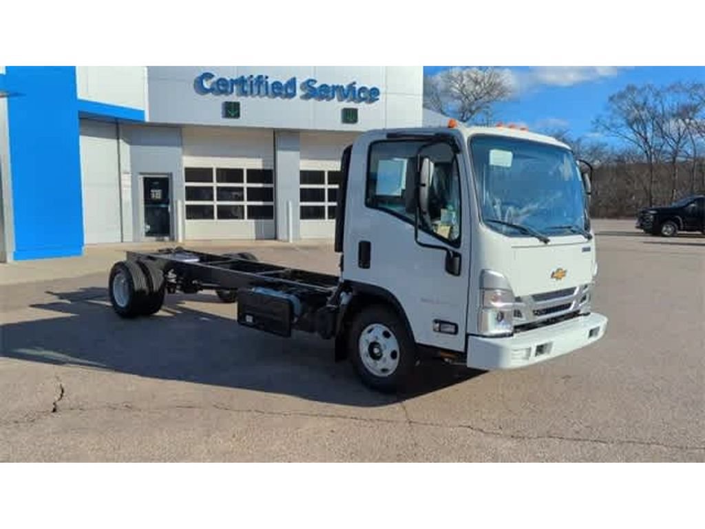 Used 2024 Chevrolet Low Cab Forward 4500 XD RWD image 32