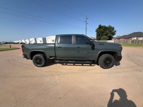 Used 2025 Chevrolet Silverado 2500 LT w/ Trail Boss Package AWD/4WD image 9