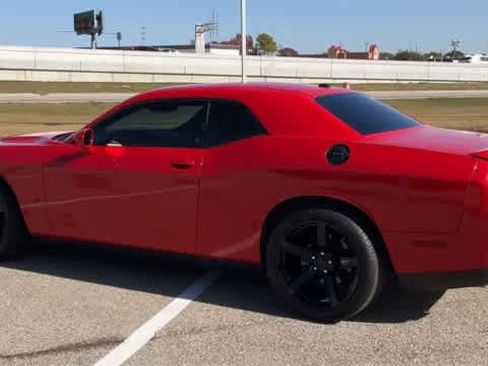 Used 2022 Dodge Challenger SXT image 6