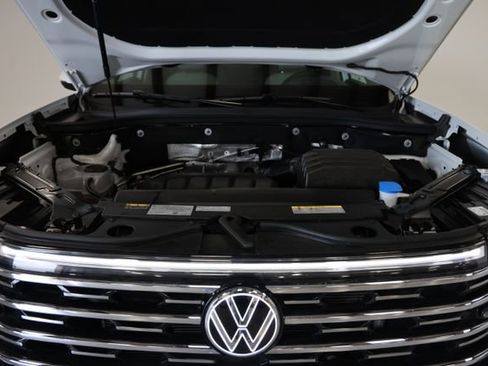 Used 2025 Volkswagen Atlas SEL image 4