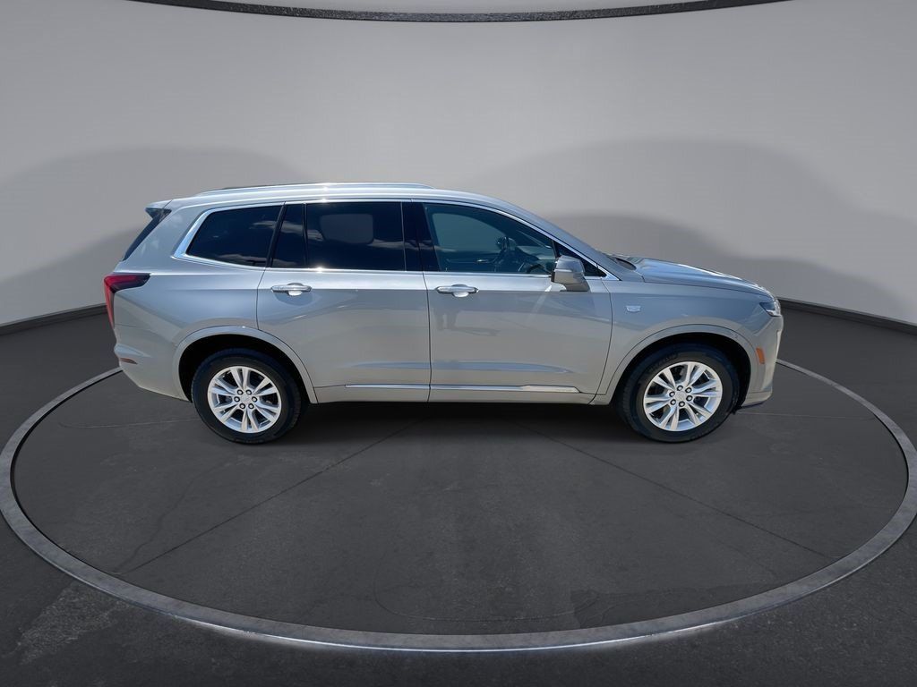 Certified 2024 Cadillac XT6 Luxury FWD image 9