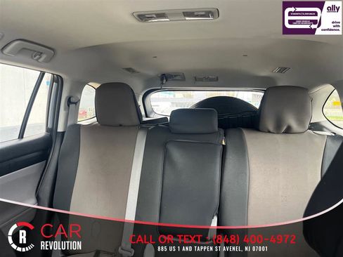 Used 2023 Toyota Highlander LE AWD/4WD image 11