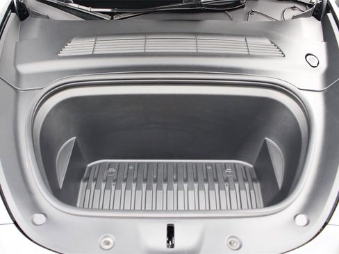 Used 2025 Tesla Model Y Long Range image 28