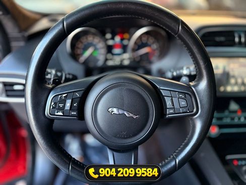 Used 2020 Jaguar F-PACE Premium image 15