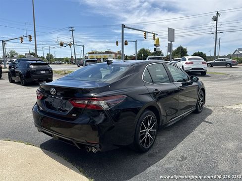 Used 2024 Toyota Camry SE w/ Cold Weather Package FWD image 5