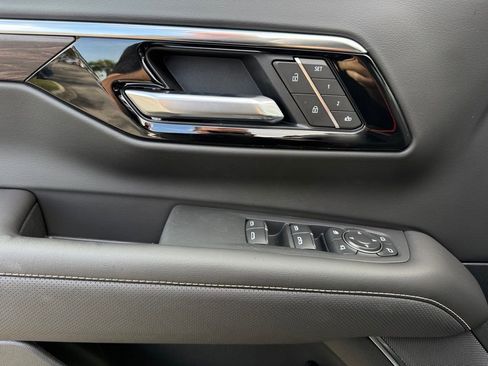 New 2025 Chevrolet Suburban Premier RWD image 30
