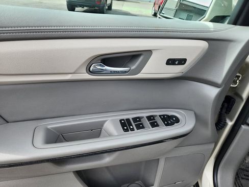 Used 2017 Chevrolet Traverse Premier image 10