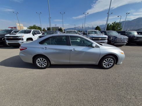 Used 2017 Toyota Camry LE FWD image 2