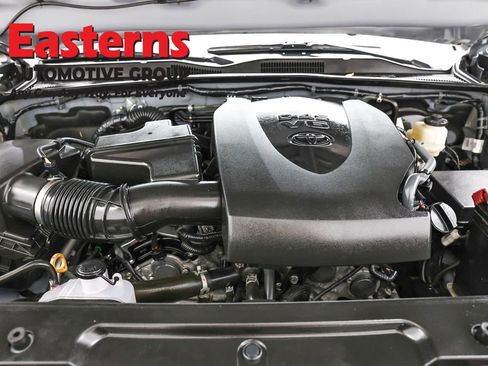 Used 2018 Toyota Tacoma TRD Sport AWD/4WD image 7