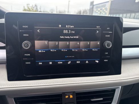 New 2026 Volkswagen Taos SE FWD image 15