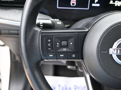 Used 2025 Nissan Kicks SV AWD/4WD image 19