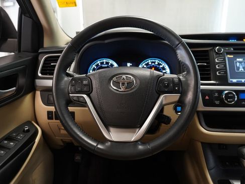 Used 2015 Toyota Highlander XLE image 19