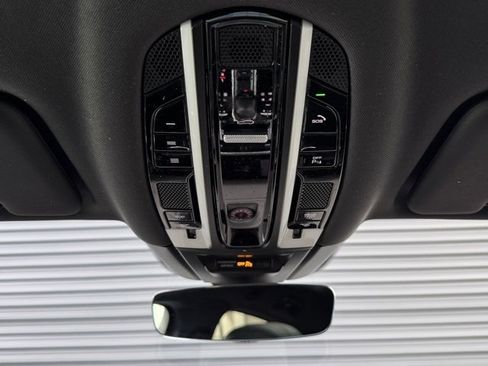 Certified 2022 Porsche Cayenne Coupe image 28