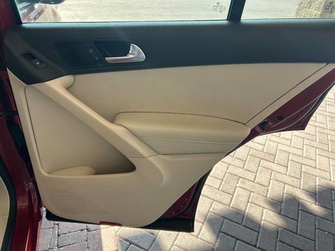 Used 2016 Volkswagen Tiguan S image 30