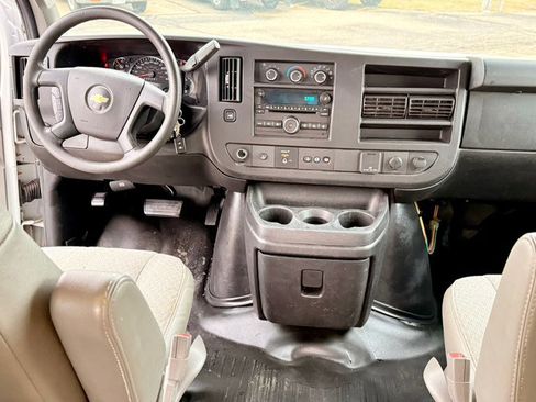 Used 2018 Chevrolet Express 3500 w/ Power Convenience Package image 13