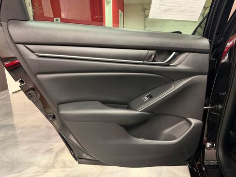 Used 2018 Honda Accord Sport image 31