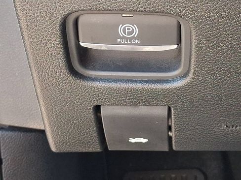 Used 2023 Jeep Grand Cherokee L Limited AWD/4WD image 24