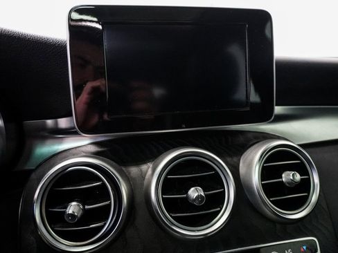 Used 2018 Mercedes-Benz GLC 300 4MATIC w/ Premium Package image 24