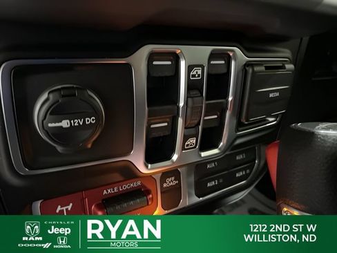 New 2026 Jeep Gladiator Mojave w/ Technology Group AWD/4WD image 29
