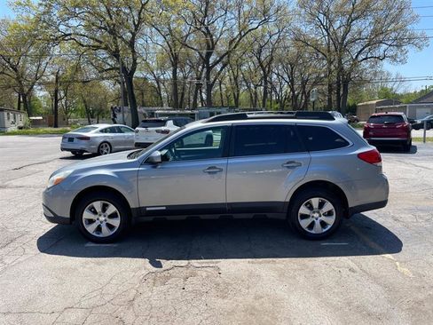 Used 2010 Subaru Outback 2.5i Premium AWD/4WD image 8