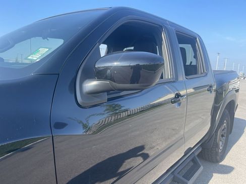 Used 2025 Nissan Frontier PRO-4X image 11