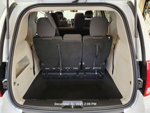 Used 2020 Dodge Grand Caravan SE image 12