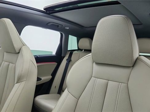 Used 2025 Audi Q6 e-tron Premium Plus w/ Premium Plus image 32