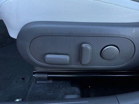 Used 2025 Hyundai Kona SEL image 11