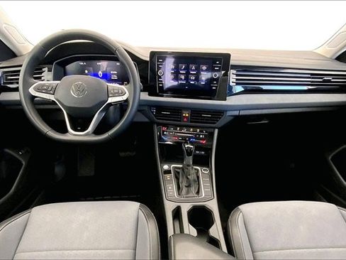 Used 2025 Volkswagen Jetta SE image 15