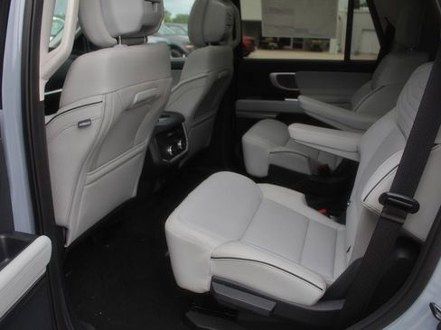 New 2026 Ford Expedition Platinum w/ Platinum Ultimate Package AWD/4WD image 18