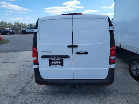 Used 2023 Mercedes-Benz Metris image 6