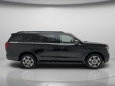 Used 2025 Ford Expedition Max Active AWD/4WD image 3