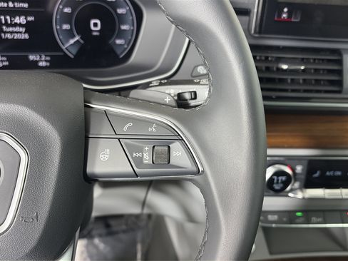 Used 2023 Audi Q5 e Premium Plus w/ Premium Plus Package image 32