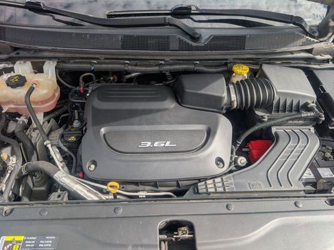 Used 2017 Chrysler Pacifica Touring-L image 21