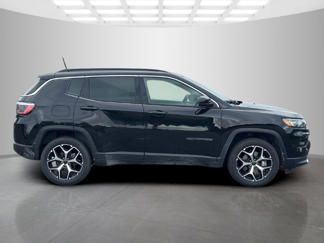 Certified 2025 Jeep Compass Limited AWD/4WD image 8