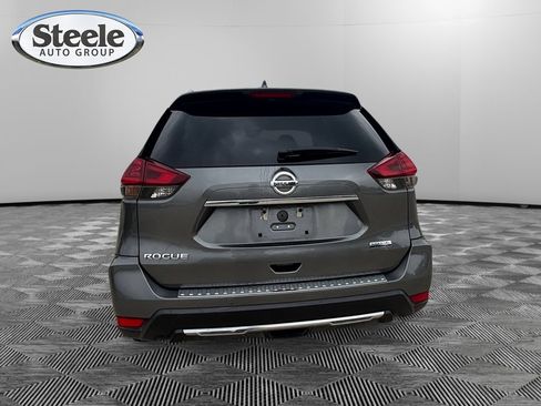 Used 2019 Nissan Rogue S w/ Special Edition Package FWD image 4