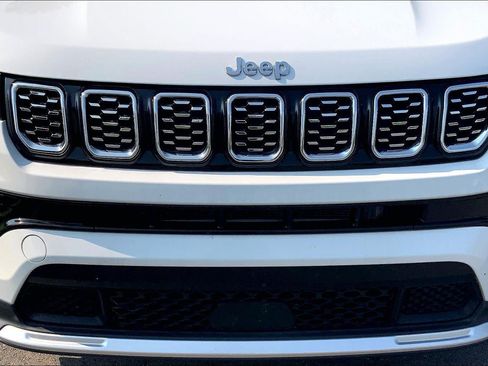 Used 2025 Jeep Compass Limited AWD/4WD image 30