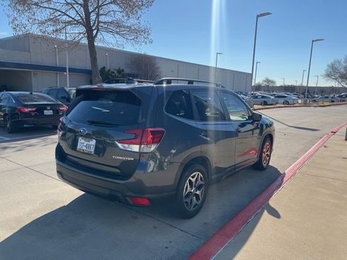 Used 2023 Subaru Forester Premium image 7