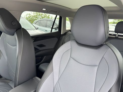 New 2026 Volkswagen Tiguan SE FWD image 12